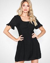 Glamorous Short Sleeve Midi Dress