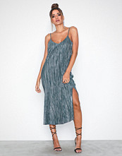 Glamorous Midi Pilssé Dress