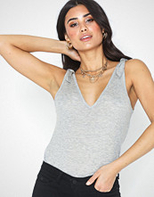 VERO MODA Top Crop Singlet Vmditte Jrs Noos: Lo Basico In Versione Corta, Perfetto Per L'estate E Look Casual.