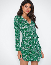 NLY Trend Toxic Wrap Dress