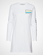 Calvin Klein Modernist Chest Logo Kort Kjole Hvit CALVIN KLEIN JEANS