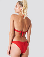 NA-KD Swimwear Ruched Back Bikini Panty röd