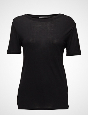 MDK / Munderingskompagniet T-skjorte, Mdk T-Shirt T-shirts & Tops Short-sleeved Svart MDK / MUNDERINGSKOMPAGNIET MDK / Munderingskompagniet T-skjorte, Mdk T-Shirt T-shirts & Tops Short-sleeved Svart MDK / MUNDERINGSKOMPAGNIET