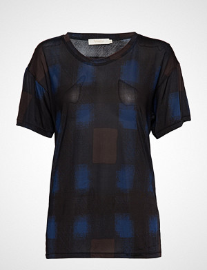 Rabens Saloner T-skjorte, Geometric T-Shirt T-shirts & Tops Short-sleeved Blå RABENS SAL R Rabens Saloner T-skjorte, Geometric T-Shirt T-shirts & Tops Short-sleeved Blå RABENS SAL R