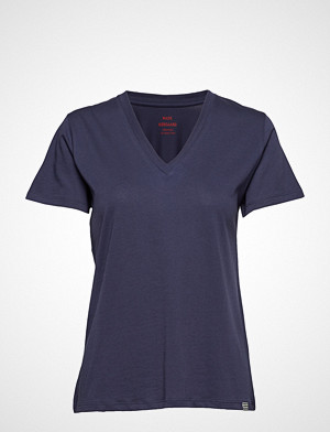 Mads Nørgaard T-skjorte, Organic Favorite Trimmy V T-shirts & Tops Short-sleeved Blå MADS NØRGAARD Mads Nørgaard T-skjorte, Organic Favorite Trimmy V T-shirts & Tops Short-sleeved Blå MADS NØRGAARD