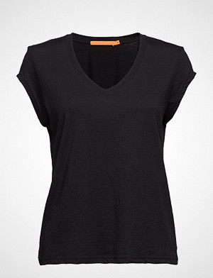 Coster Copenhagen T-skjorte, Basic Tee W. V-Neck T-shirts & Tops Short-sleeved Svart Coster Copenhagen Coster Copenhagen T-skjorte, Basic Tee W. V-Neck T-shirts & Tops Short-sleeved Svart Coster Copenhagen