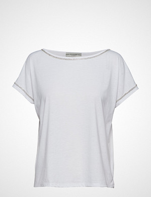 GUESS Jeans T-skjorte, Fanny Top T-shirts & Tops Short-sleeved Hvit GUESS JEANS GUESS Jeans T-skjorte, Fanny Top T-shirts & Tops Short-sleeved Hvit GUESS JEANS