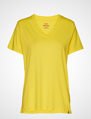 Mads Nørgaard T-skjorte, Organic Favorite Trimmy V T-shirts & Tops Short-sleeved Gul MADS NØRGAARD