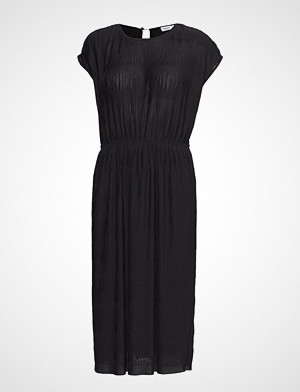 Filippa K kjole, Wave Pliss Dress Knelang Kjole Svart FILIPPA K