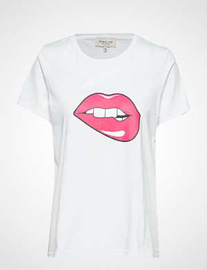 By Malina T-skjorte, Flirty Tee T-shirts & Tops Short-sleeved Hvit By Malina By Malina T-skjorte, Flirty Tee T-shirts & Tops Short-sleeved Hvit By Malina