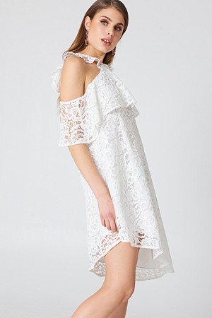 NA-KD Boho Cold Shoulder Frill Lace Dress vit - Fashionstreet.no