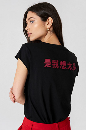 NA-KD T-skjorte, Chinese Back Print Tee NA-KD T-skjorte, Chinese Back Print Tee