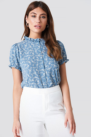 NA-KD bluse, Ruffle Detail Button Blouse blå multicolor NA-KD bluse, Ruffle Detail Button Blouse blå multicolor